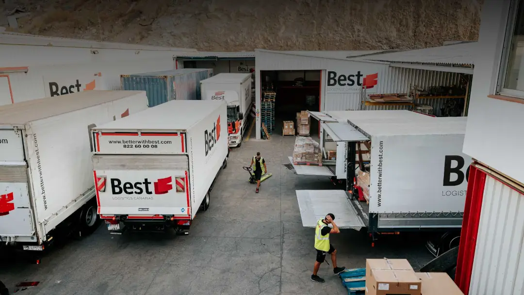 imagen de carga en importaciones y exportaciones en almacén