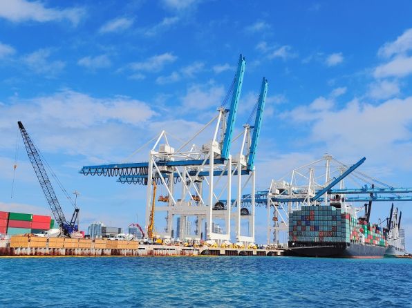 Crecimiento del transporte marítimo en Canarias 2024